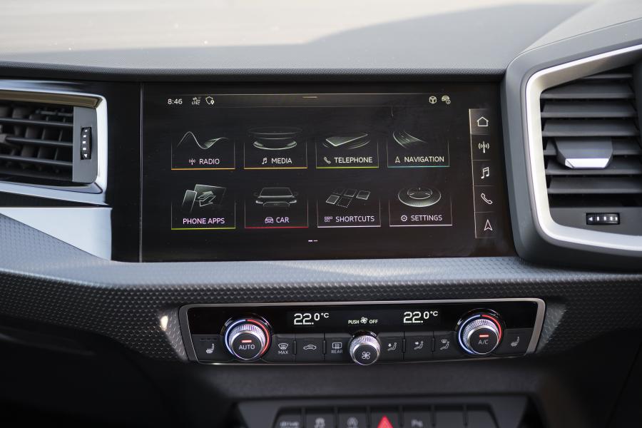 Детали интерьера Audi A1 citycarver 2019 года  (UK) (фото 37 из 40)